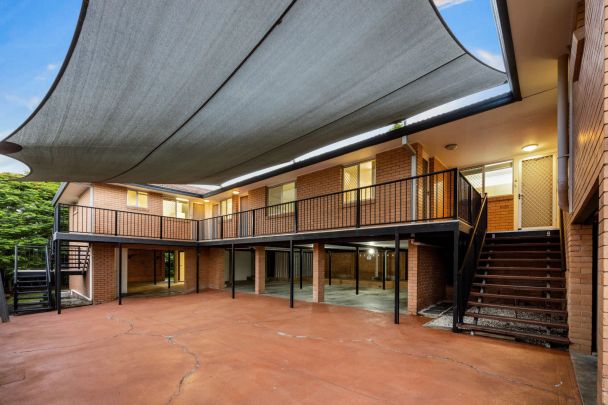 Spacious 2-Bedroom Unit in Prime Coorparoo Location - Photo 1