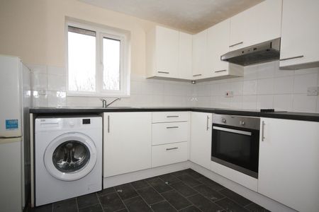 Ascot Court, Aldershot - Photo 2