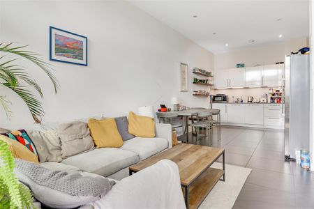 Flat To Let - Photo 2