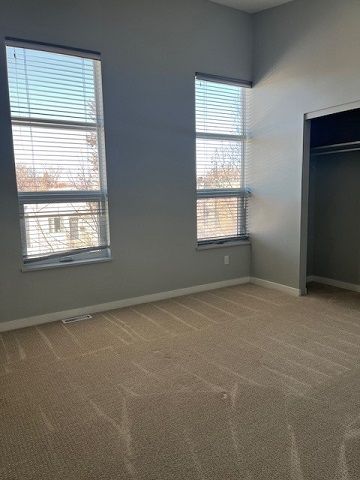 Spacious 2 Bedroom Townhome with Garage & Private Courtyard and in suite laundry - Photo 4