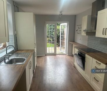 3 bedroom terraced house to rent - Photo 5