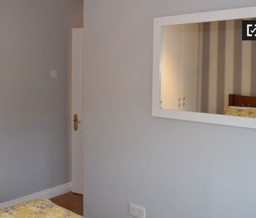 Charming room in 3-bedroom house, Dublin - Photo 2