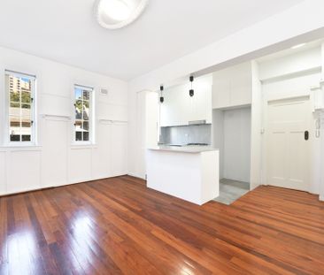 Stylish 1 Bedder in a Hot Location&excl; - Photo 2