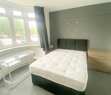 1 bedroom in a house share to rent - Photo 2
