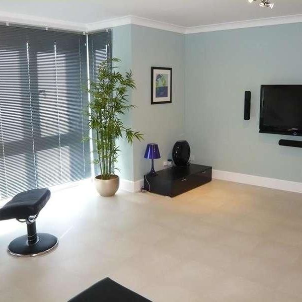 Woodlands Terrace, Cults, AB15 - Photo 1