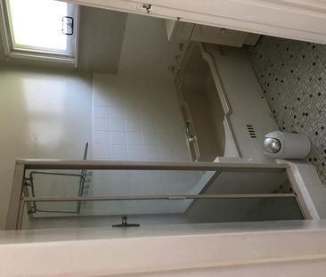 Spacious Three Bedroom Home - Photo 6