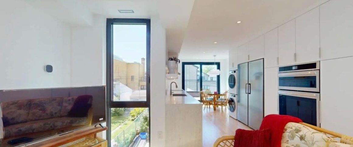 Beautifully renovated 2 bed 2 full bath apartment in the Junction available now — Upper - Photo 1
