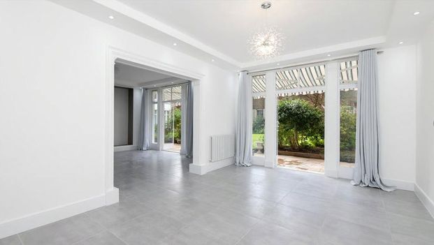 4 bedroom apartment to rent - Photo 1