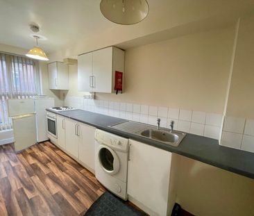 This charming newly painted and decorated 1-bedroom apartment is id... - Photo 4