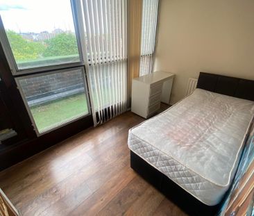 4 bedroom townhouse to rent - Photo 2