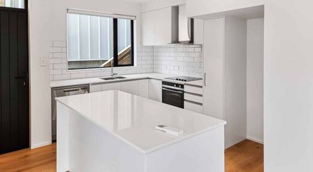 Modern & Low-Maintenance 3-Bedroom Townhouse in Stokes Valley - Photo 2