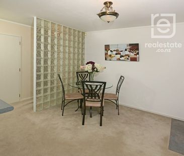 Elegant Brick & Tile Home with Ensuite & Entertain - Photo 4