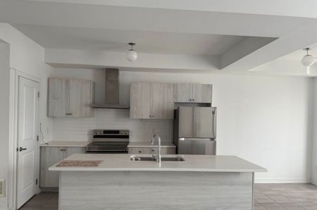 For Lease - 10 Blue Forest Crescent, Barrie, Ontario - Photo 2