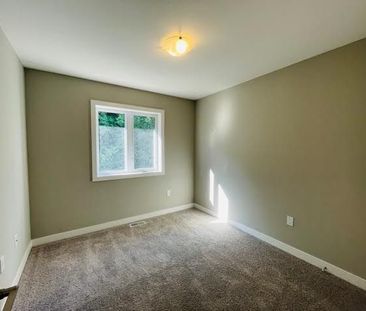 For Lease - 942 Robert Ferrie Drive, Kitchener, Ontario - Photo 5