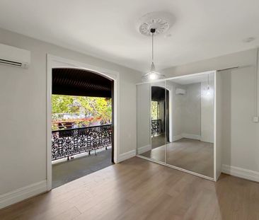 Stylish Renovated Apartment in Prime Alexandria Location - Photo 1