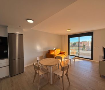 Piso de alquiler en Avenida de Los Guindos, Los Guindos - Parque Me... - Photo 5