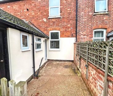 2 bedroom terraced house to rent - Photo 1