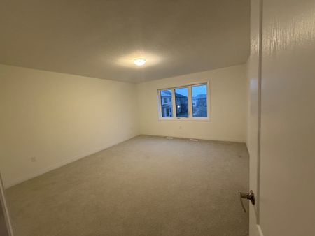 For Lease - 116 Velvet Way, Thorold, Ontario - Photo 2