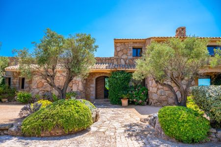 Rental Villa Ste Lucie De Porto Vecchio 8 Rooms 350 m² - Photo 2