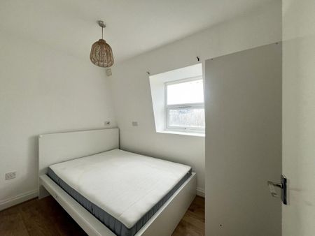 3 bedroom flat to rent - Photo 3