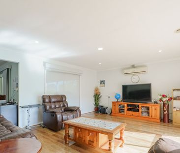 3 BEDROOM HOME IN CRANBOURNE WEST! - Photo 6