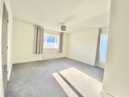 3 bedroom Spacious Three Bedroom House to rent - Photo 3