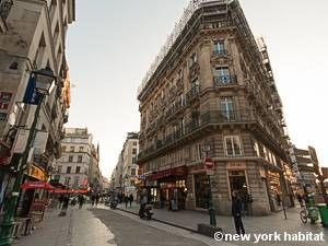 Logement à Paris, Location meublée - Photo 2