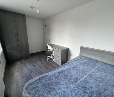 7 bedroom townhouse to rent - Photo 3