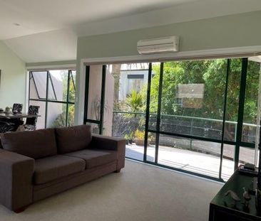 3 BEDROOM TOWNHOUSE - FURNISHED - LEVEL WALK TO BEACH - Photo 3