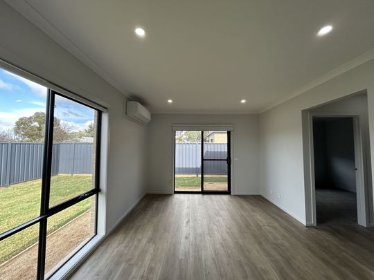 FOUR BEDROOM HOME ! - Photo 1