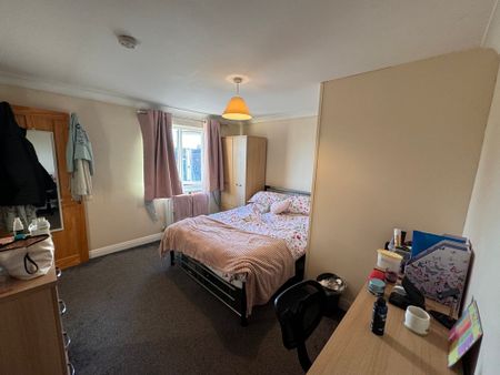 Whernside Avenue, Tang Hall - P1642 - Photo 5