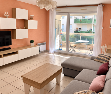 Location Appartement 2 pièces 45m² ST LAURENT DU VAR 06700 - Photo 2
