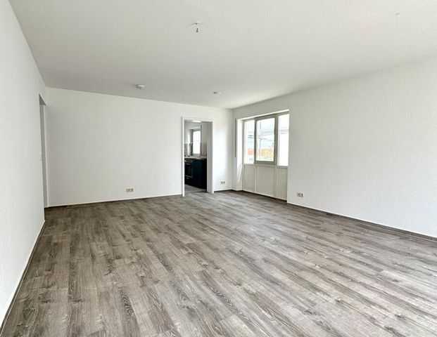 Moderne Traumwohnung mit EBK, Südbalkon und TG-Stellplatz! - Photo 1