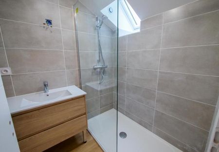 Appartement type 2 duplex entièrement rénové - Photo 4