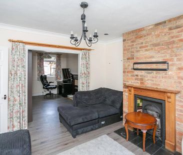 3 bedroom terraced house to rent - Photo 3