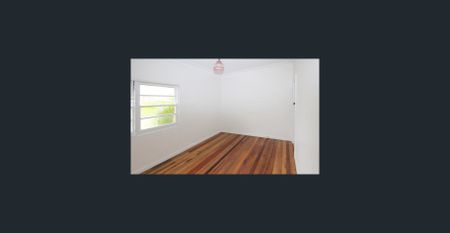 ELEVATED 3 BED HOME - Photo 2