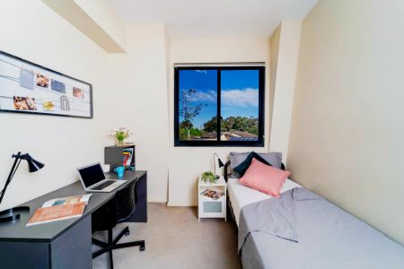 PREMIER STUDIO APARTMENT - Photo 2