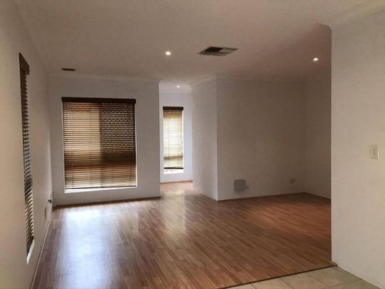 Great location 3 Bed Home - Photo 1