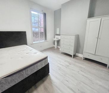 1 bedroom in a house share to rent - Photo 2