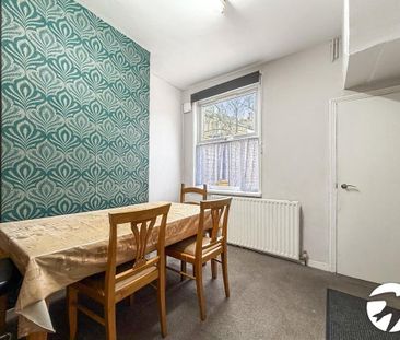 2 bedroom end of terrace house to rent - Photo 3