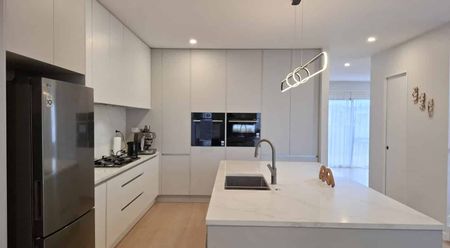 Fabulous Family Home - Photo 2