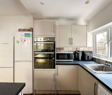 1 bedroom in a house share to rent - Photo 4