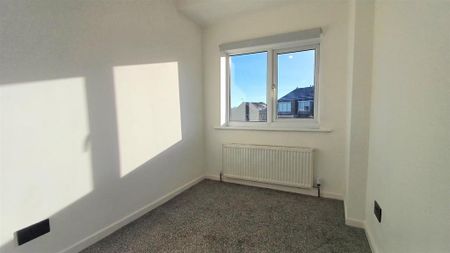 3 bedroom detached house to rent - Photo 4