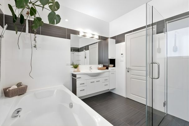 Exquisite Home with Stunning Marina Views in Matakatia Bay - Photo 1