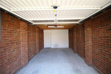 4 bedroom detached house to rent - Photo 2