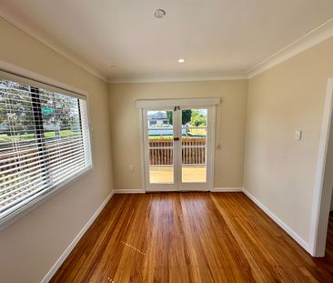 Renovated Three Bedroom - Photo 5