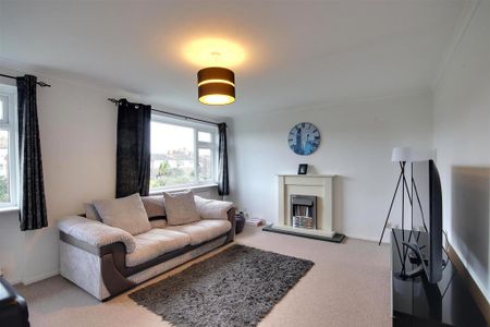 2 bedroom maisonette to rent - Photo 2