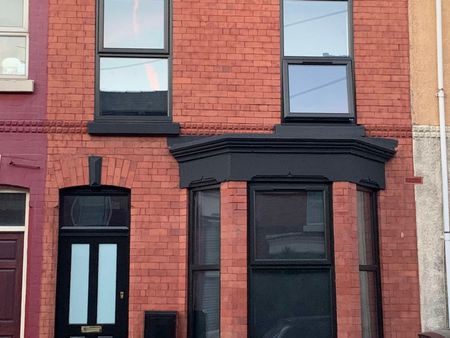 Join a stunning co-living home near the heart of the city, designed for aspirational living and vibrant community. Room E - Photo 5