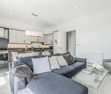 Warwick Road, London, W5 - Photo 1