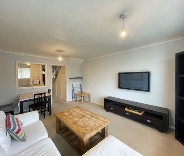 2 Bed Maisonette, Radcliffe Square, SW15 - Photo 3